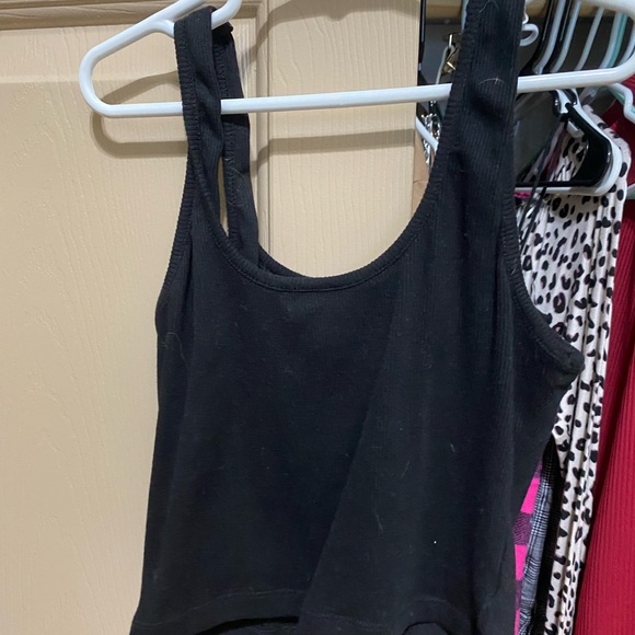 💖SHEIN Black Crop Tank Top with Heart Buttons - Picture 3 of 4